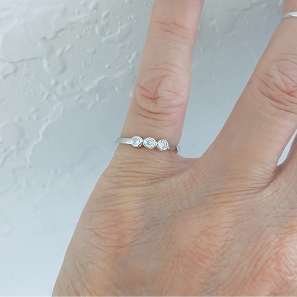 💎TOP SELLER 💎Sterling Silver 3 CZ Toe Ring, Dainty Midi Rings, Stone Jewelry - Picture 3 of 13